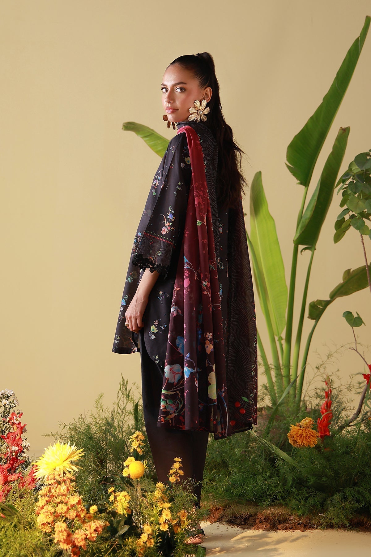 Sahar | Mirha Casual Pret | Obsidian Flora