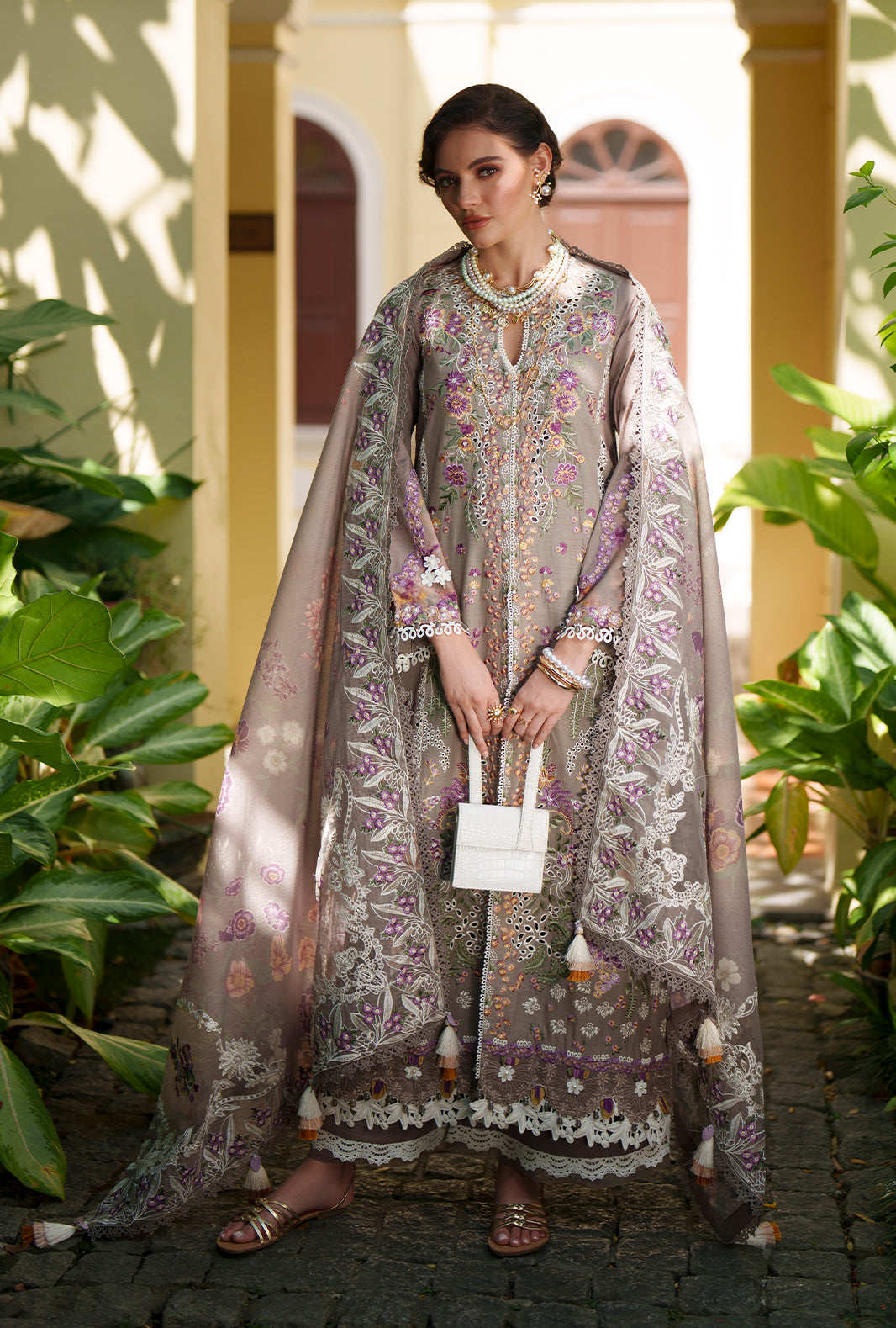AJR Couture | Evara Luxury Lawn | Veya