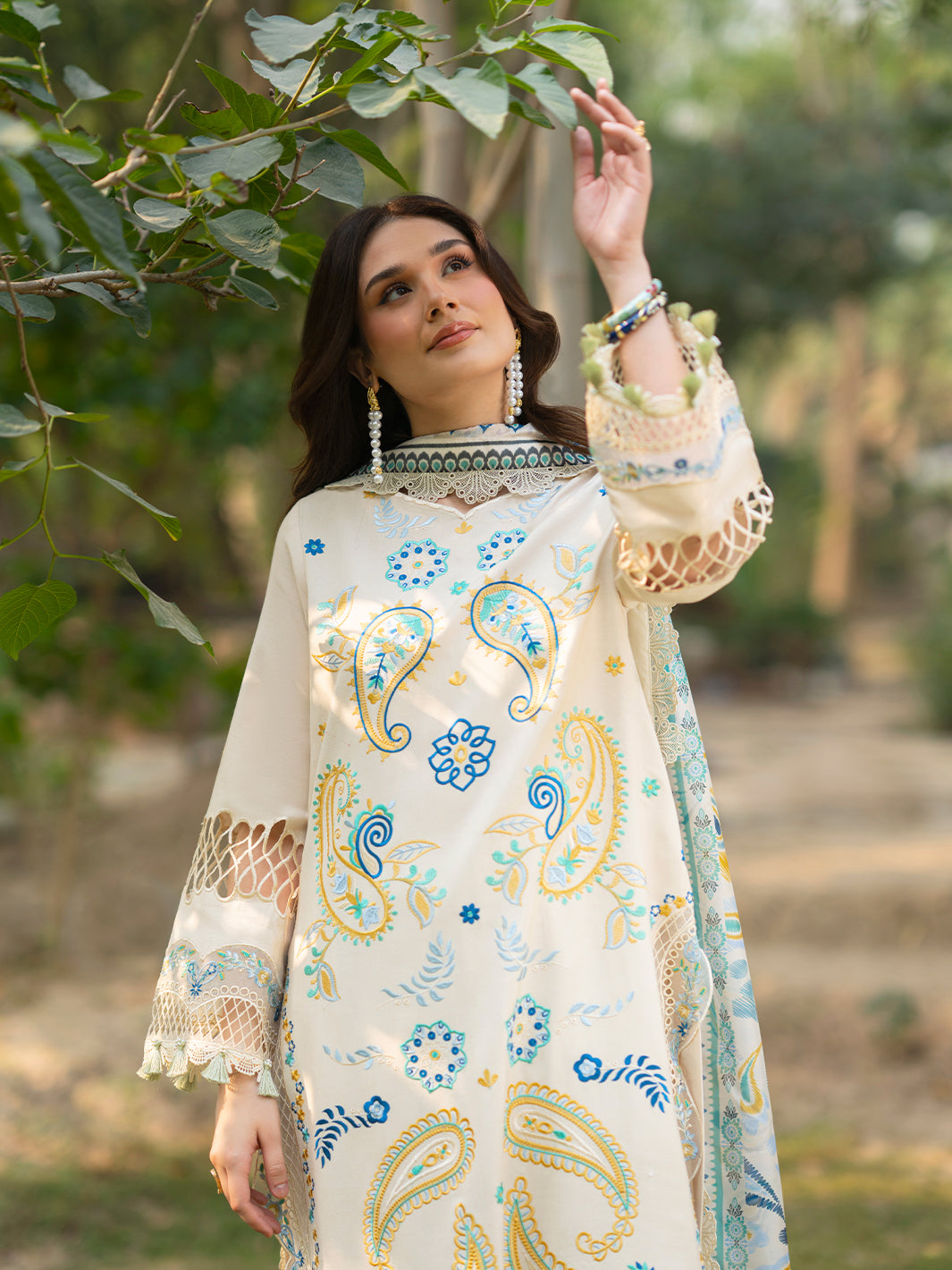 Mahnur | Angan Embroidered Lawn 26 | AN-005