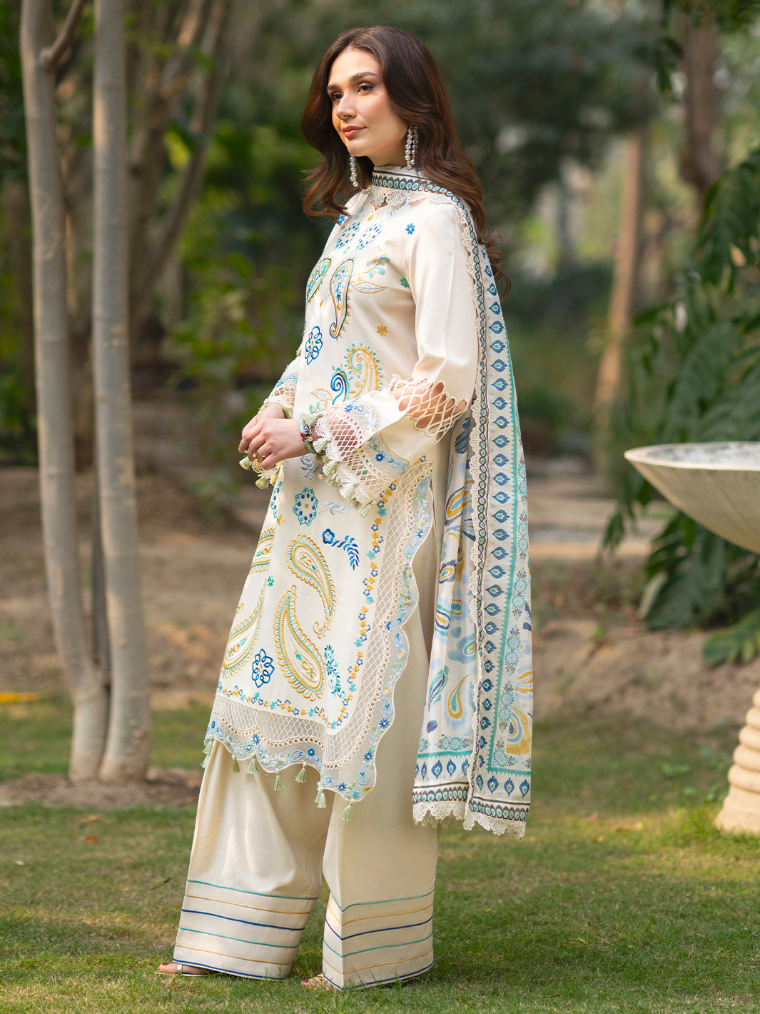 Mahnur | Angan Embroidered Lawn 26 | AN-005