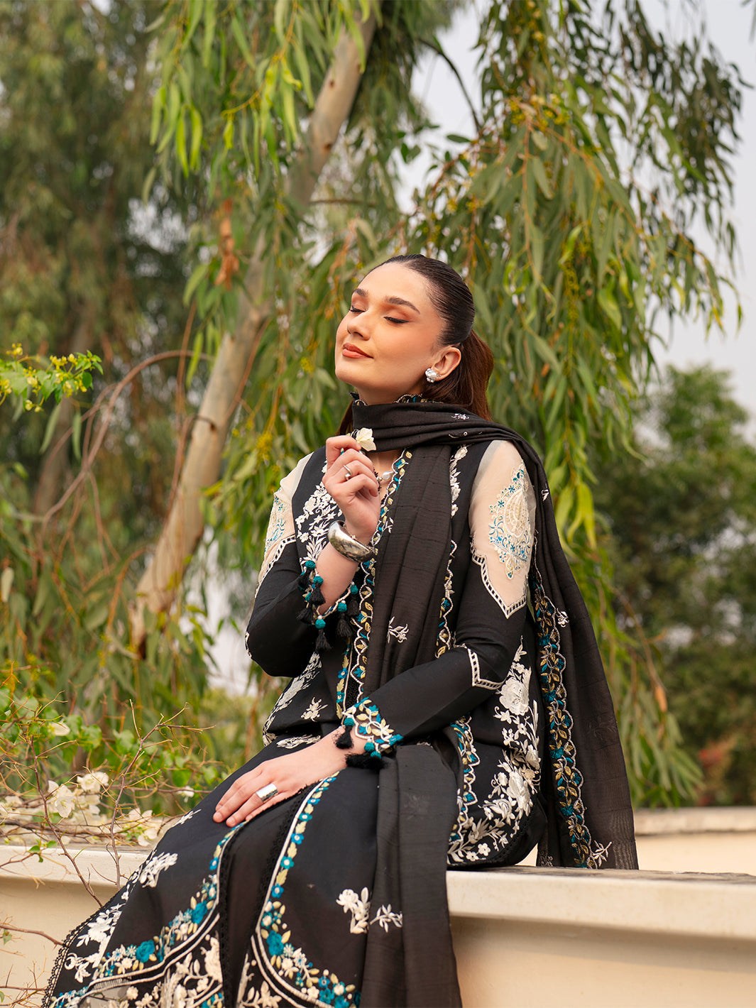 Mahnur | Angan Embroidered Lawn 26 | AN-011