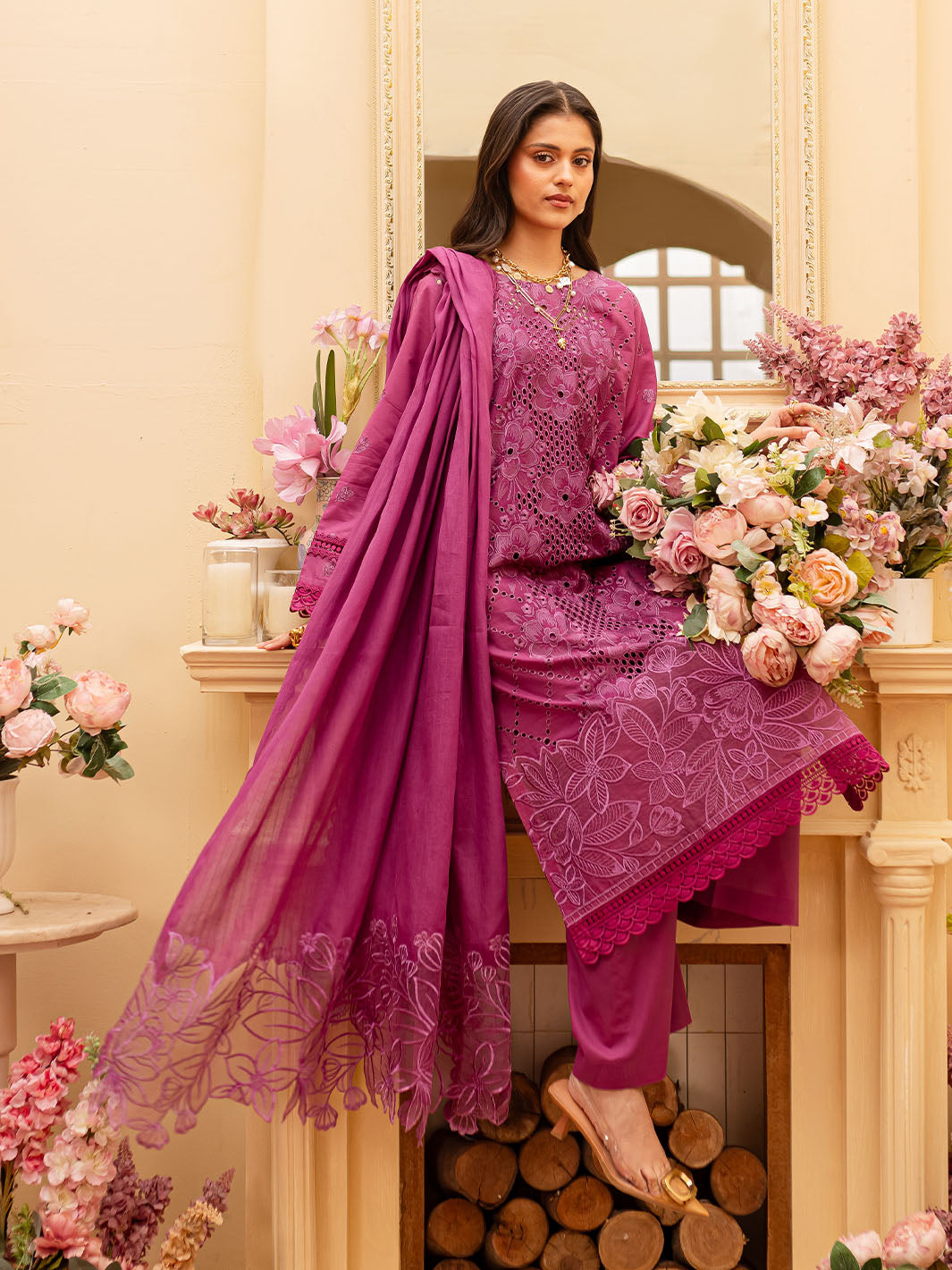 Mahnur | Twilight Luxury Lawn 25 | ANASTASIA