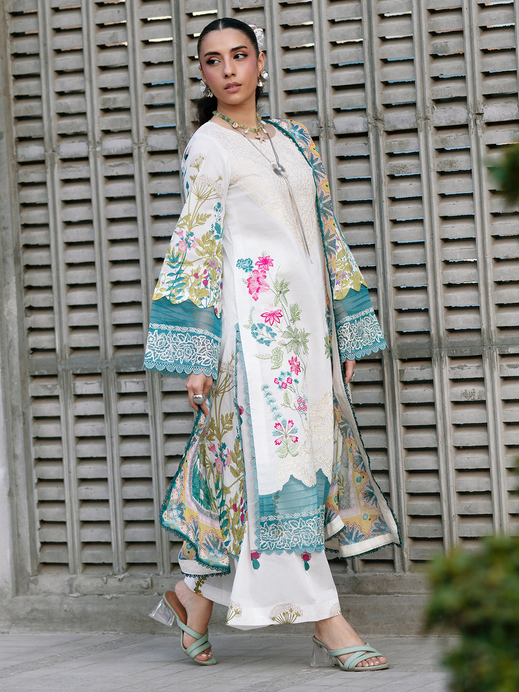 Mahnur | Broadway Luxury Lawn 26 | BW - 004