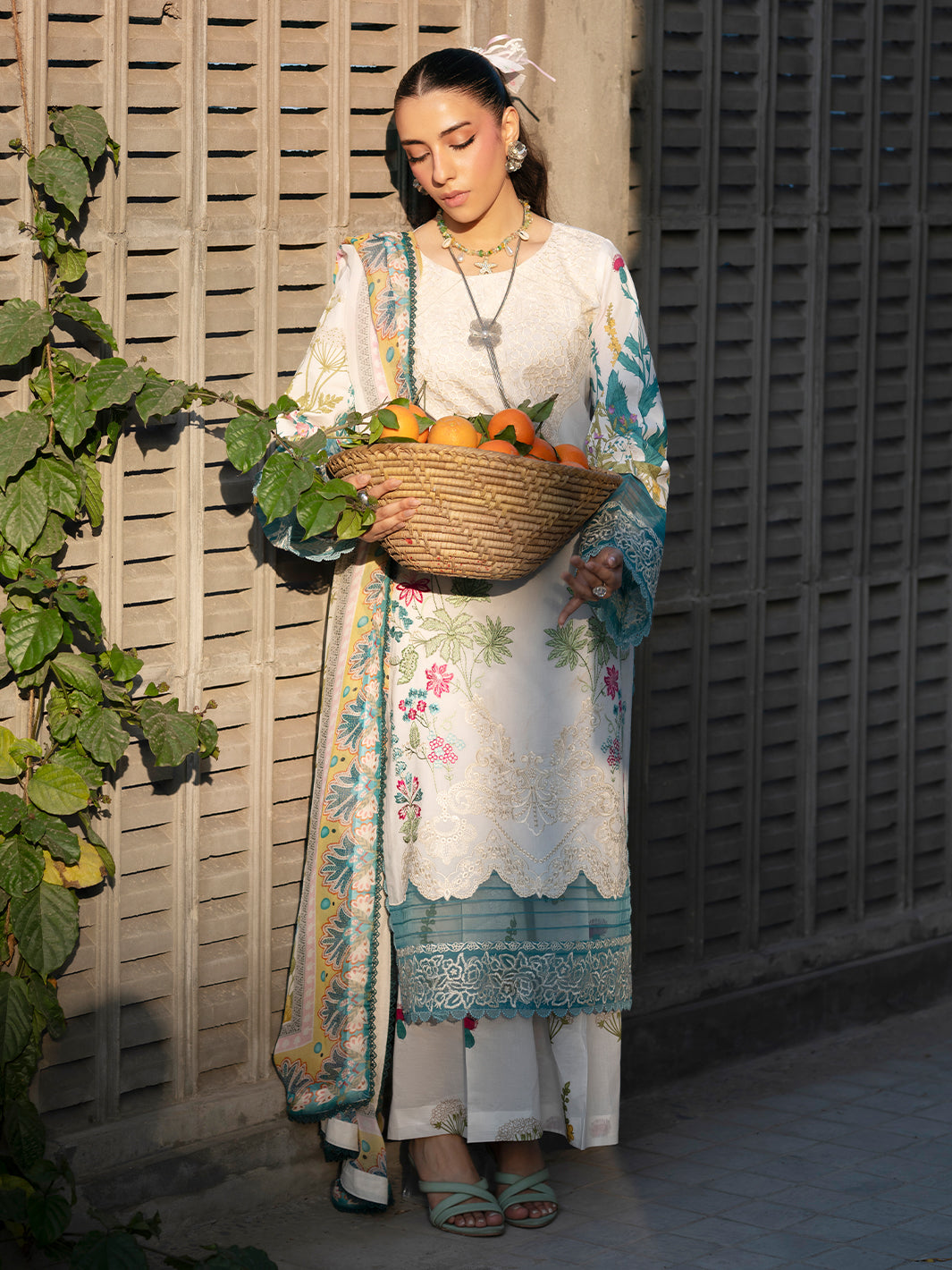 Mahnur | Broadway Luxury Lawn 26 | BW - 004