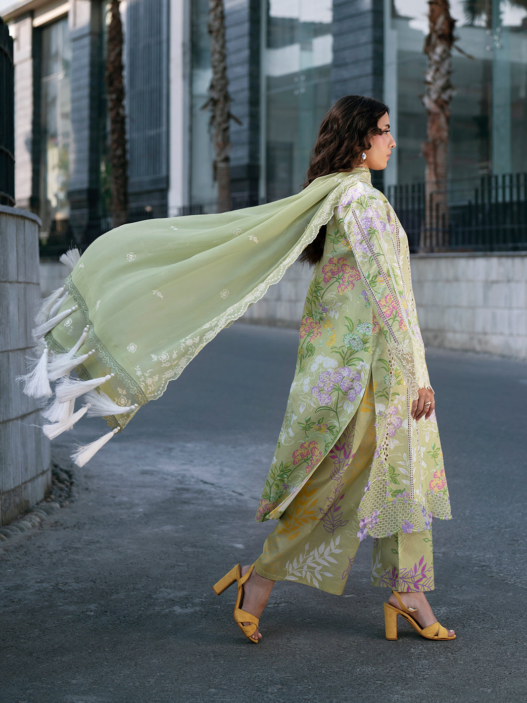 Mahnur | Broadway Luxury Lawn 26 | BW - 005