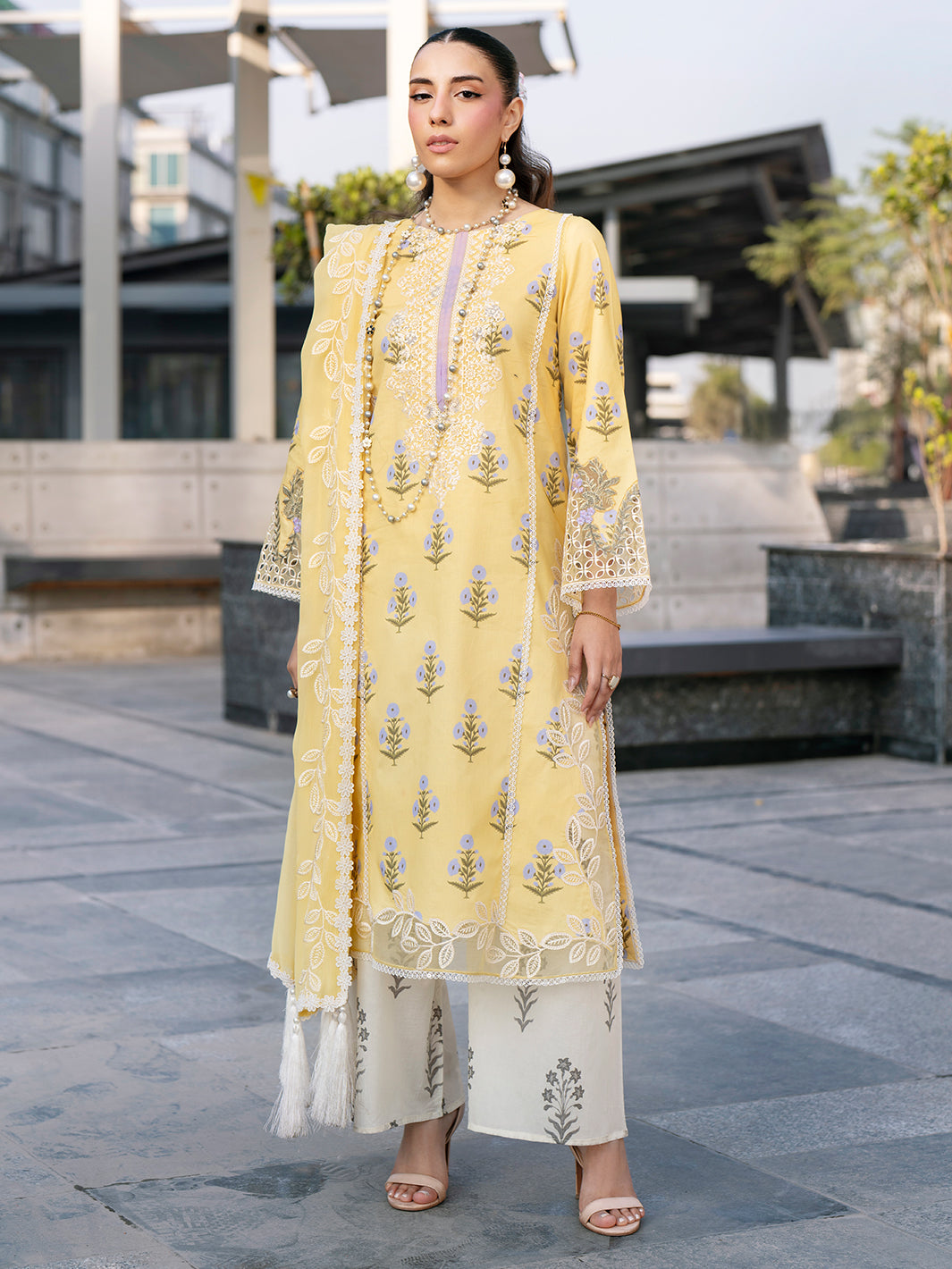 Mahnur | Broadway Luxury Lawn 26 | BW - 006