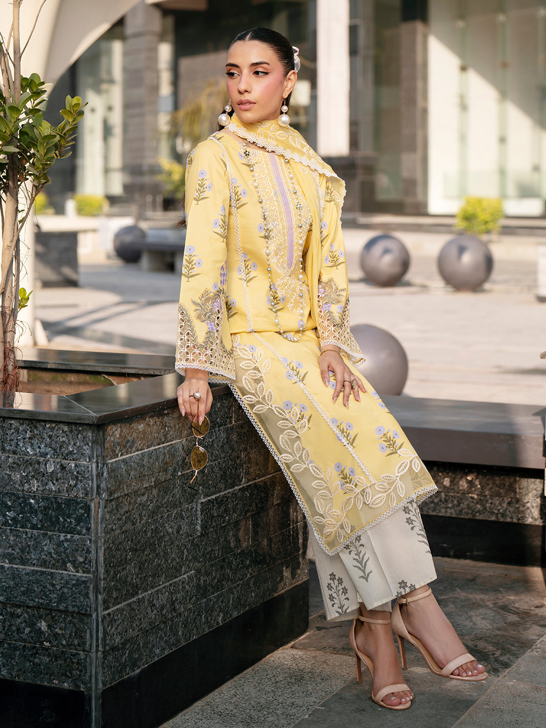 Mahnur | Broadway Luxury Lawn 26 | BW - 006