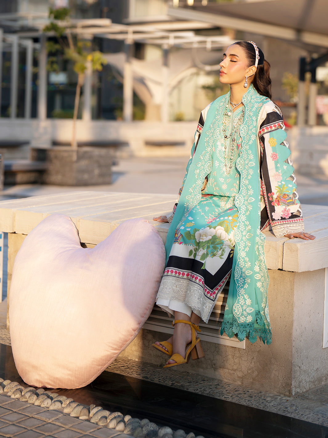 Mahnur | Broadway Luxury Lawn 26 | BW - 007