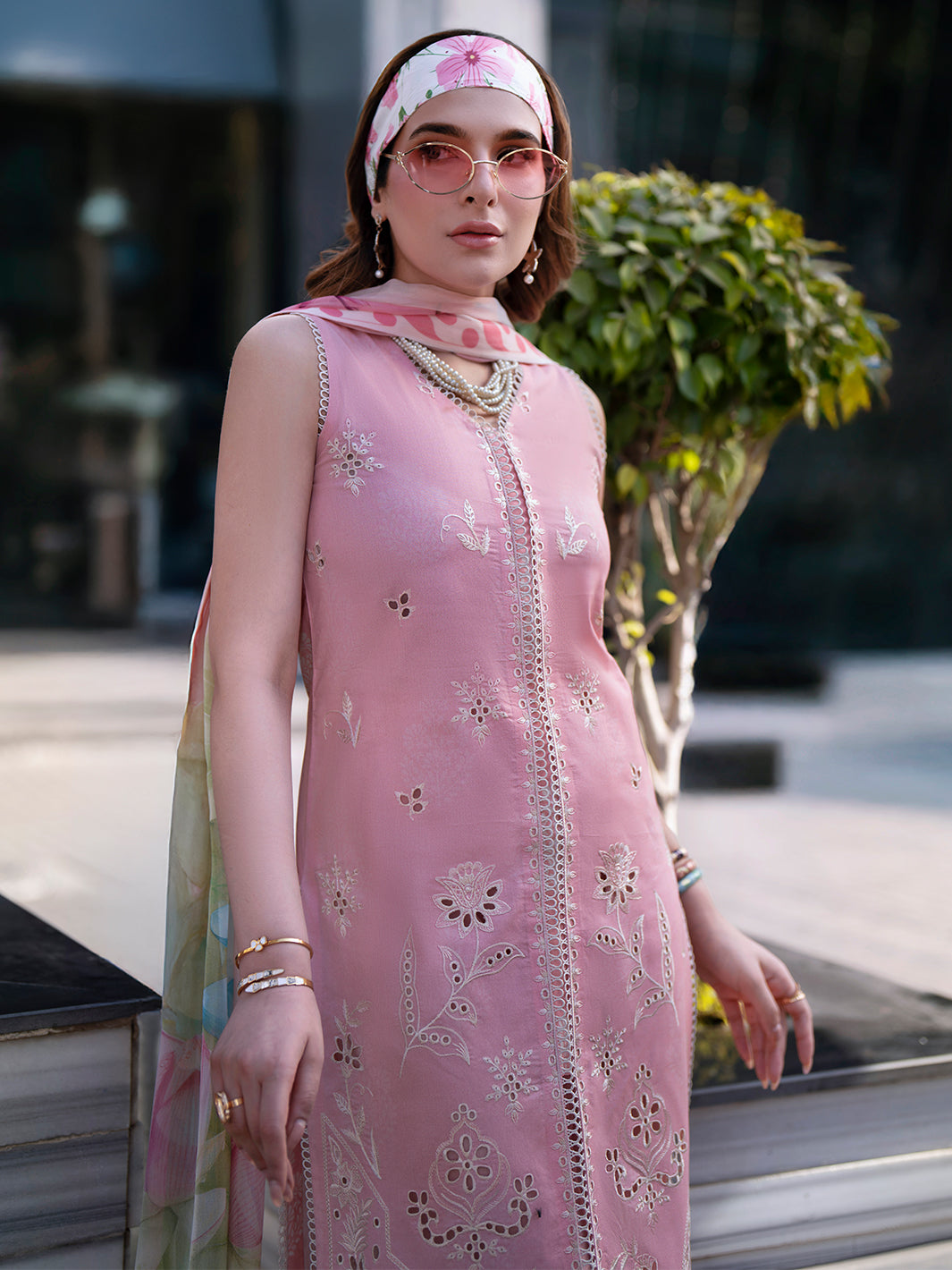 Mahnur | Broadway Luxury Lawn 26 | BW - 008