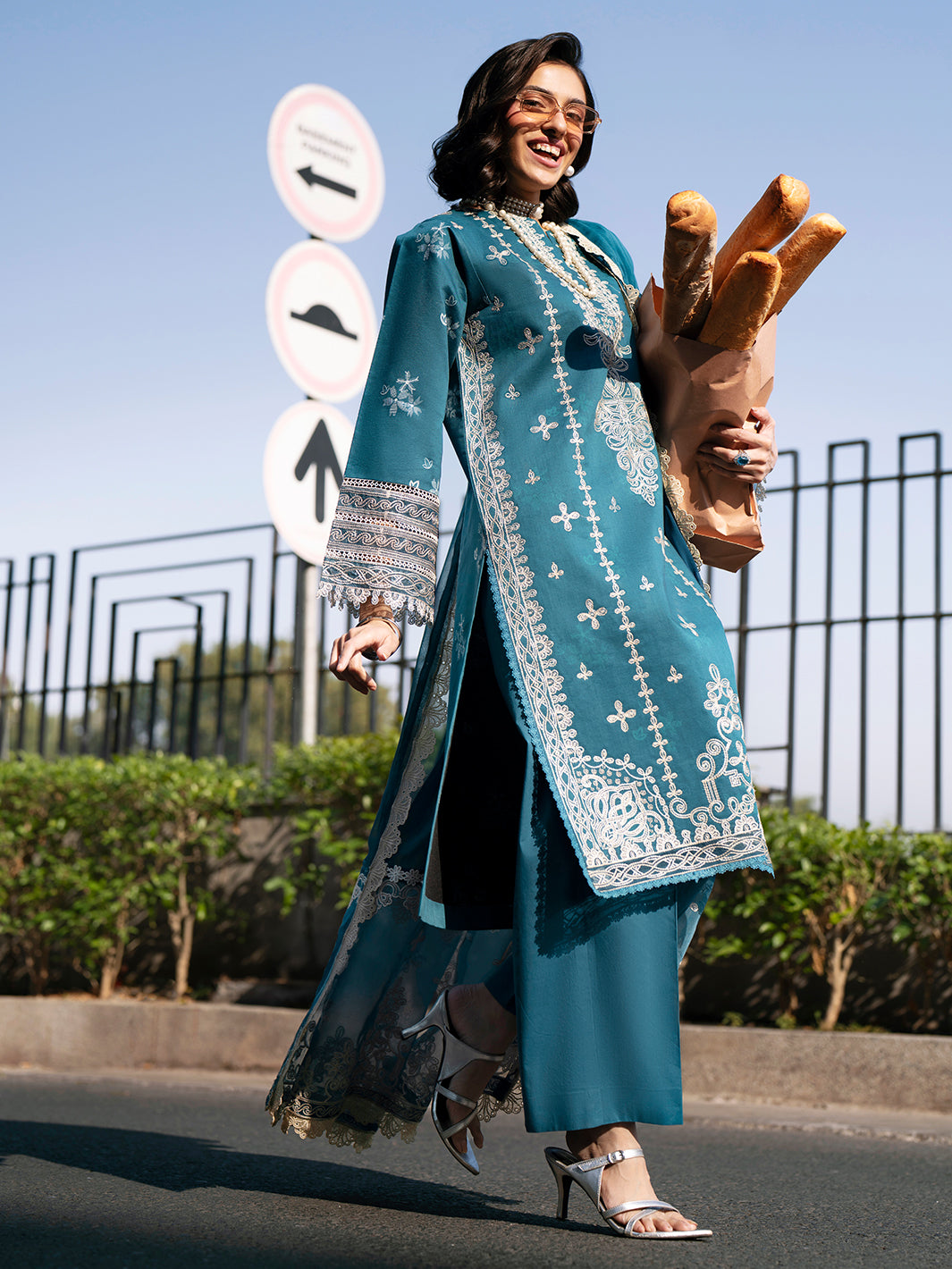 Mahnur | Broadway Luxury Lawn 26 | BW - 010