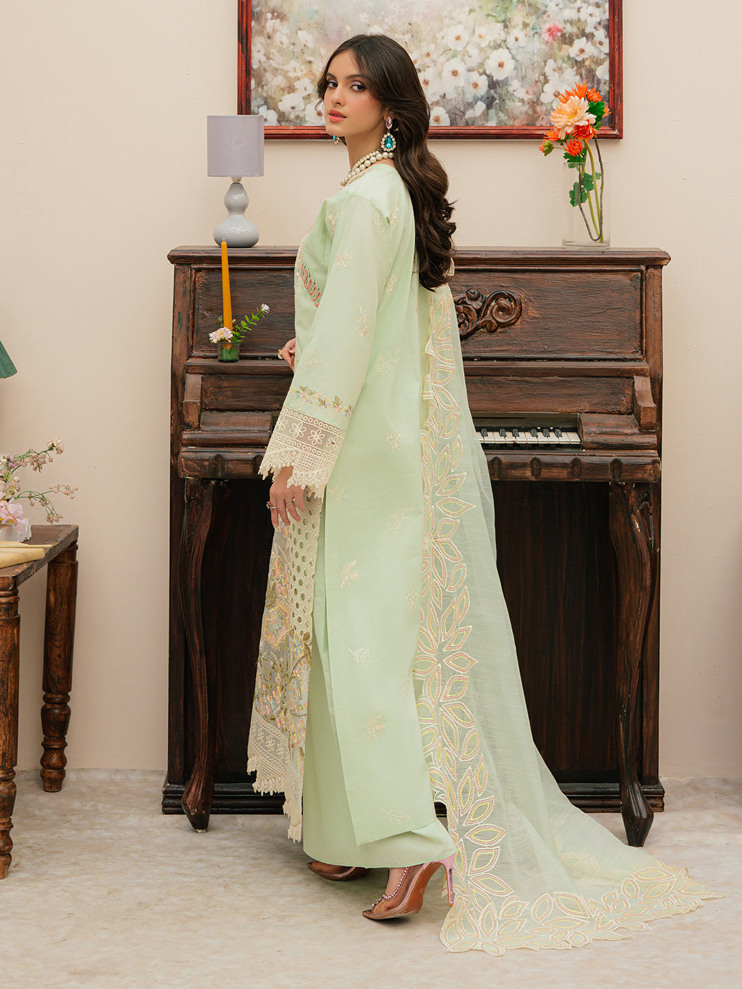 Mahnur | Allenura Luxury Lawn 24 | CAROLINE