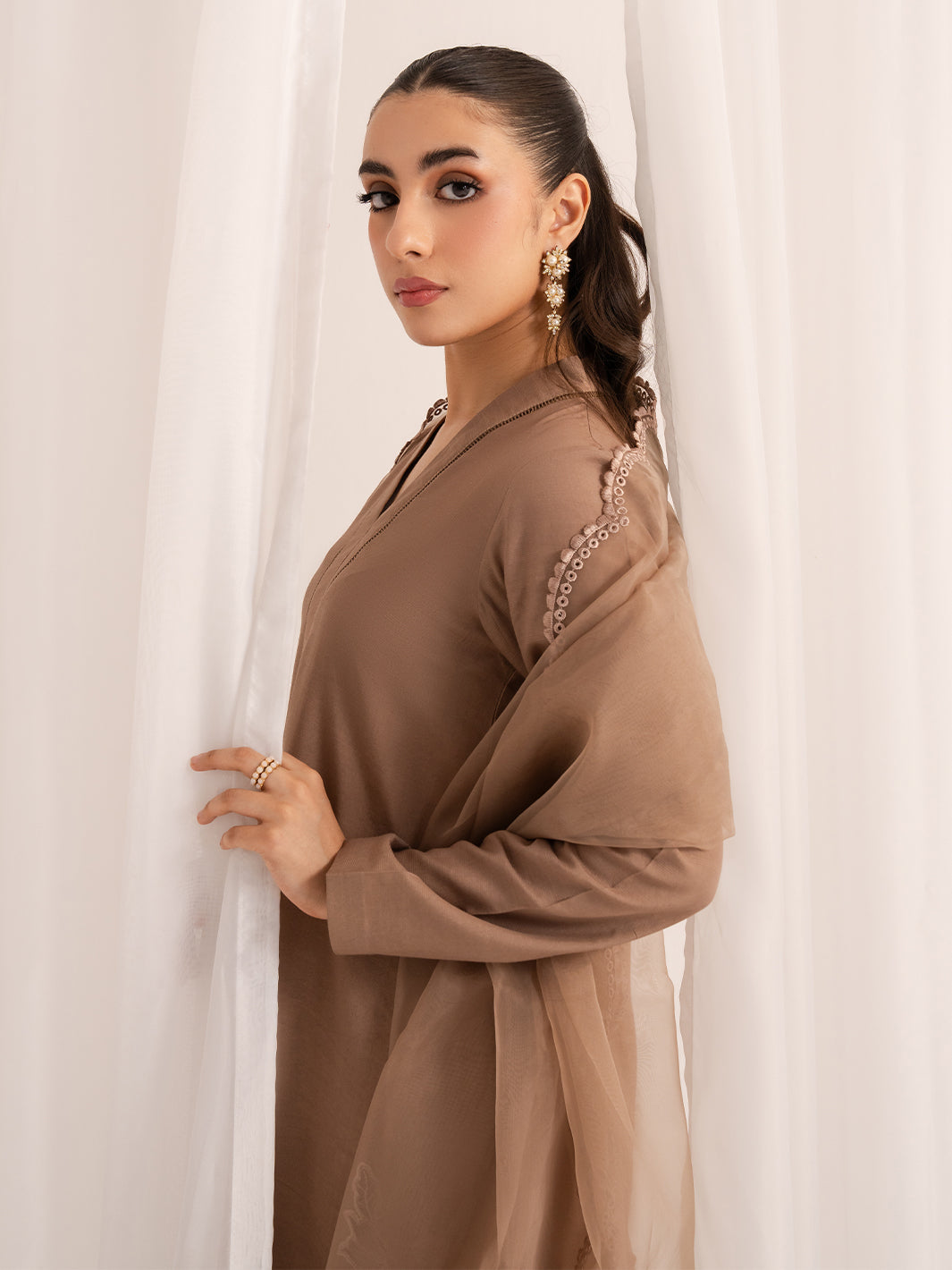 Izel | The Silk Chapter | Caramel