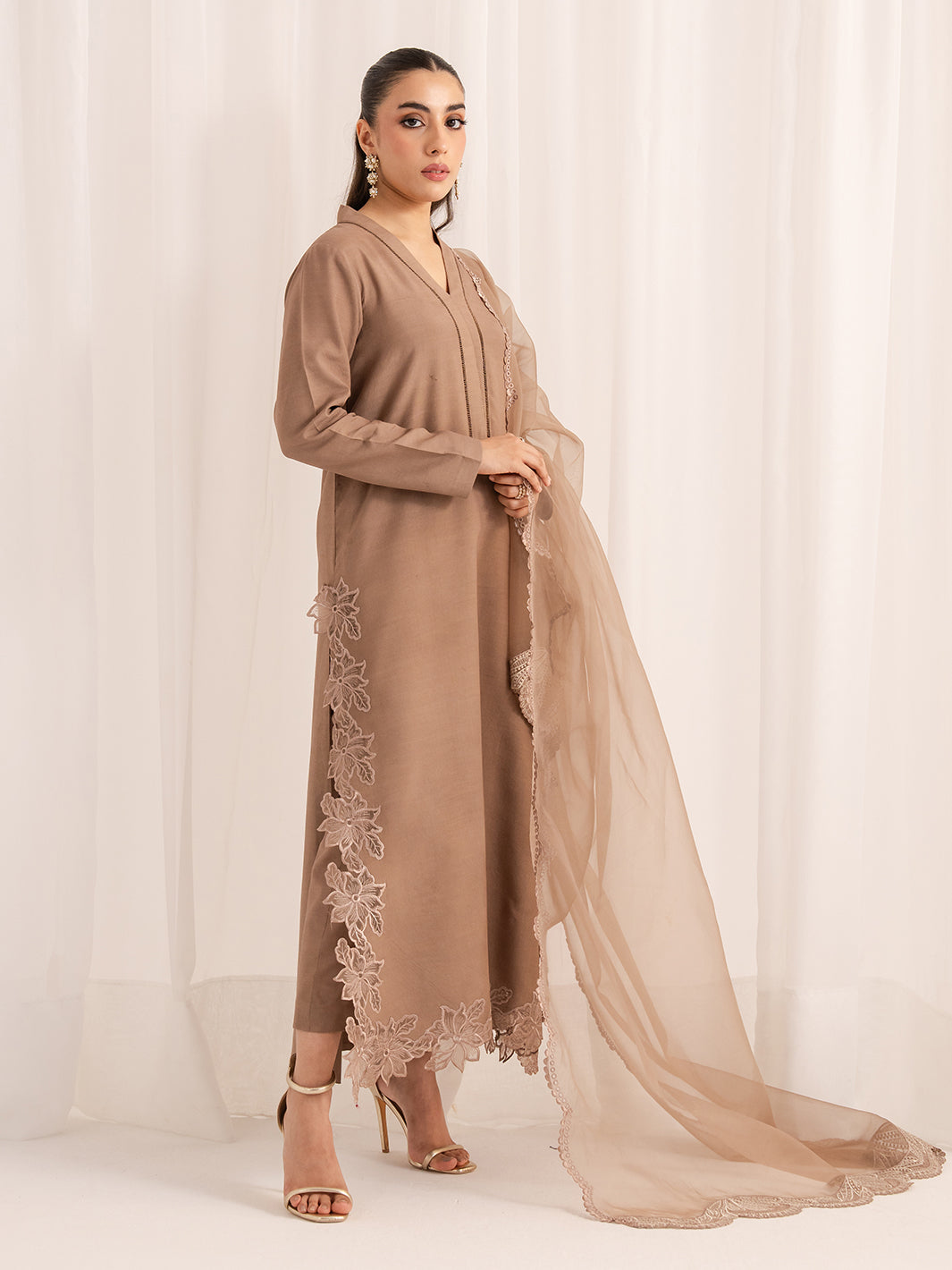 Izel | The Silk Chapter | Caramel