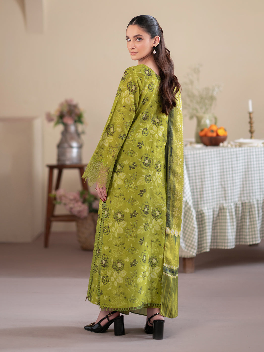 Mahnur | Leila Winter 24 | Cedar
