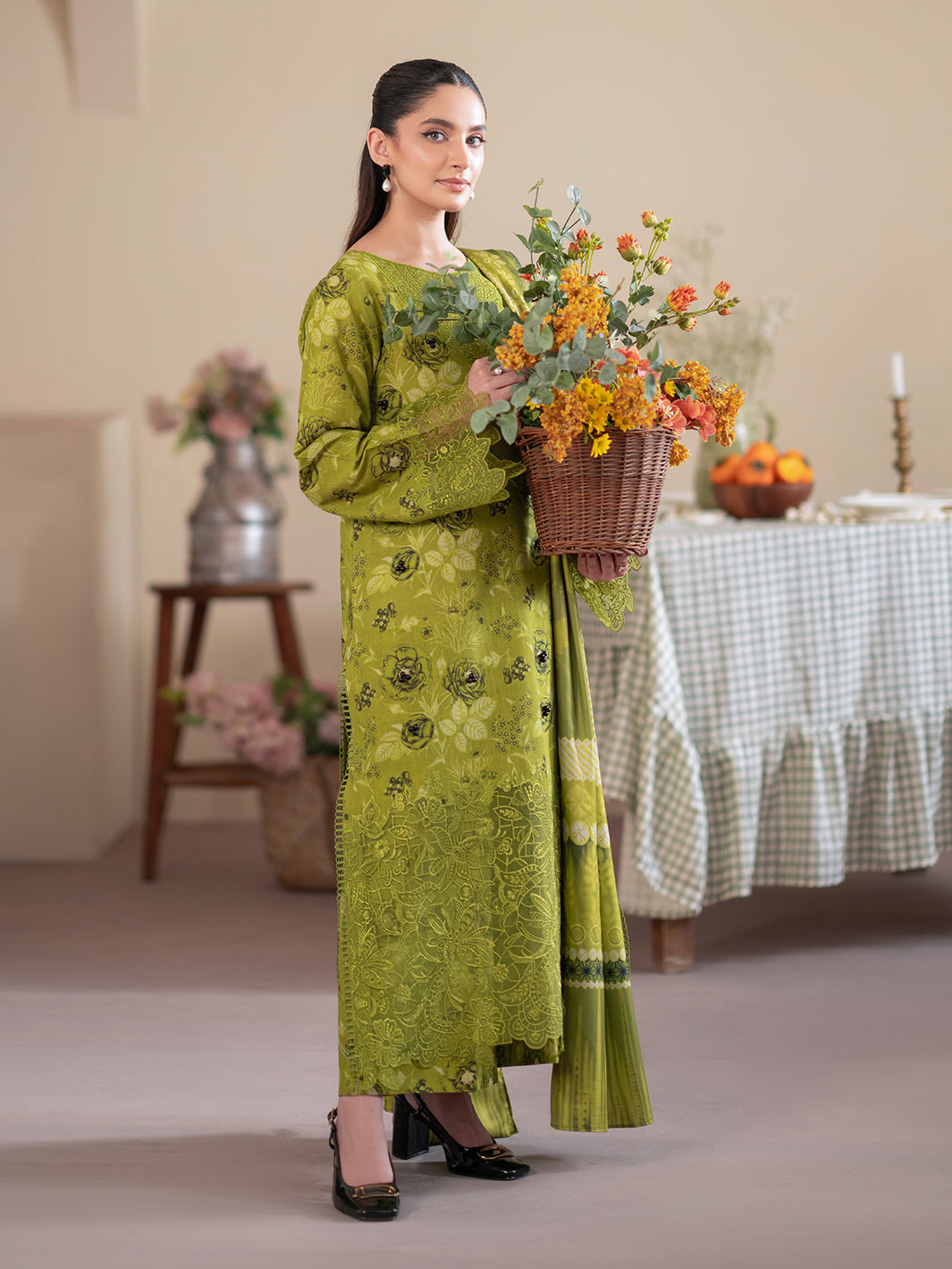 Mahnur | Leila Winter 24 | Cedar