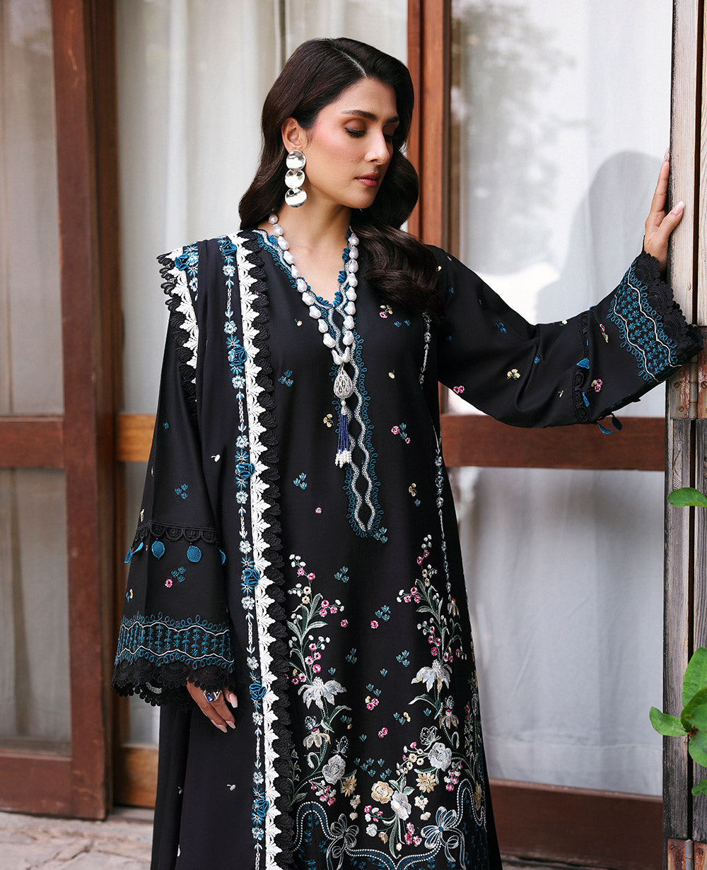Republic Womenswear | Talia Luxury Lawn 25 | D5-B - ZaraÃ©