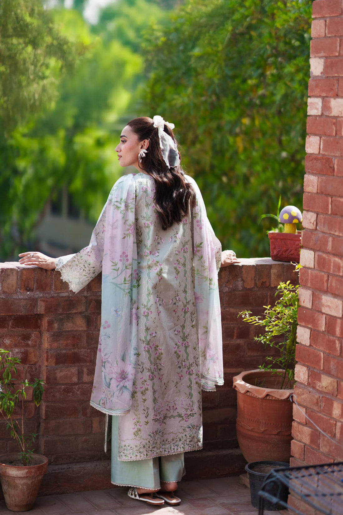 Neeshay | Summer Lines | AVELINE