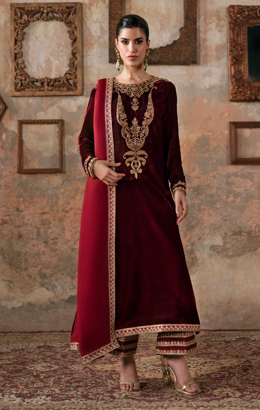 Maya | Viola Luxe Velvet 25 | NYRA