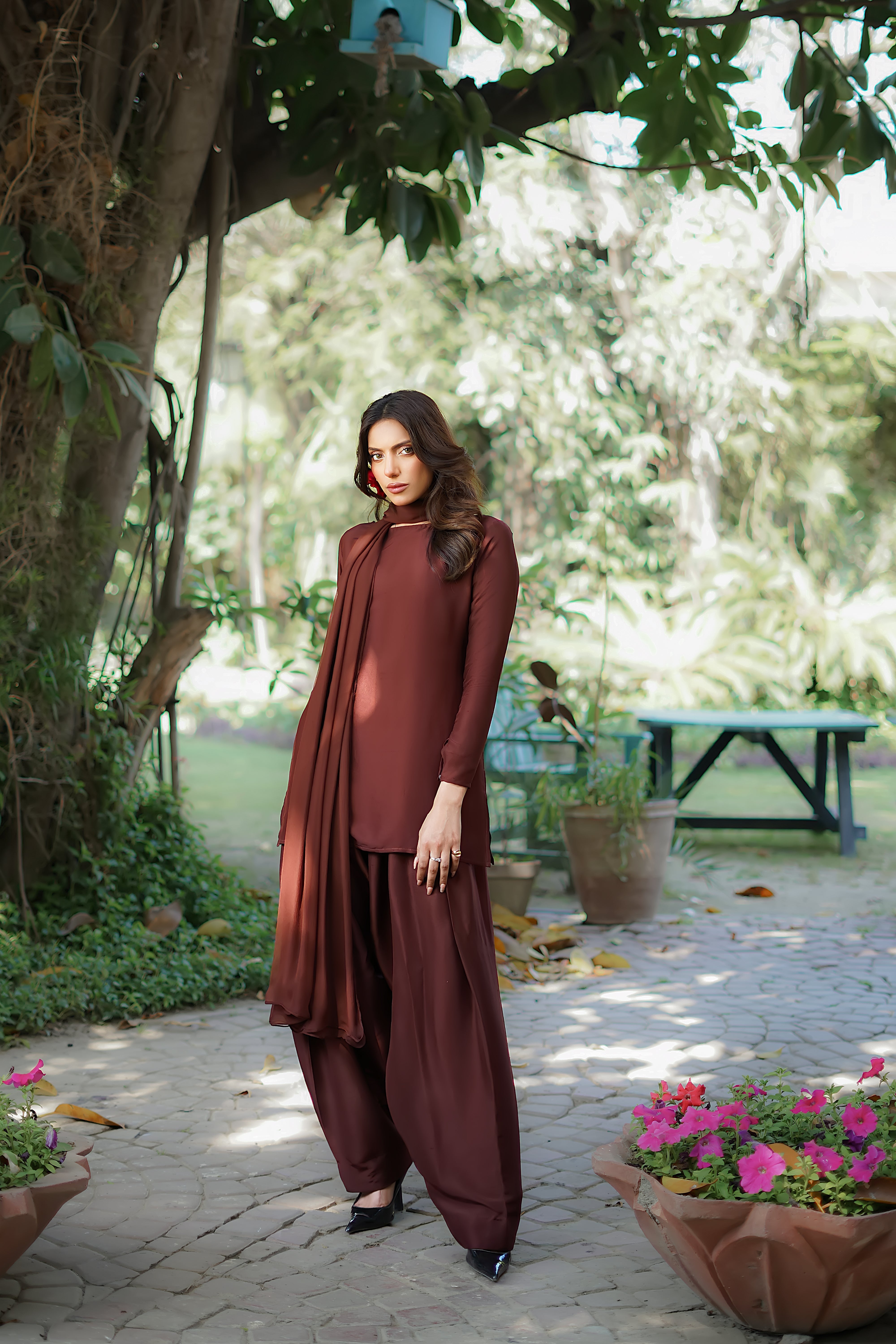 Erum Khan | Nue 25 | Espresso Gloe