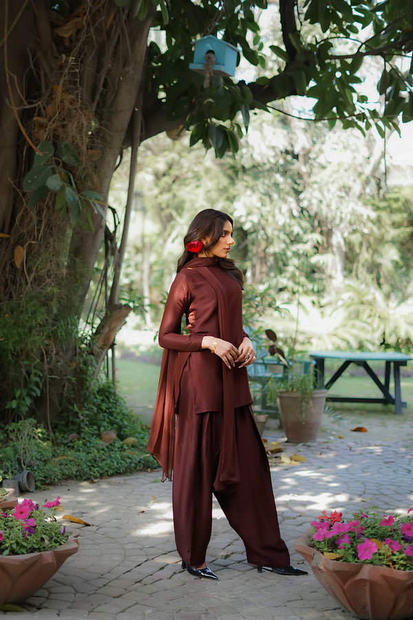 Erum Khan | Nue Pret | Espresso Gloe