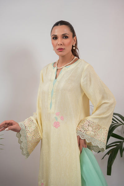 Amna Arshad | Laleh Festive | Izara