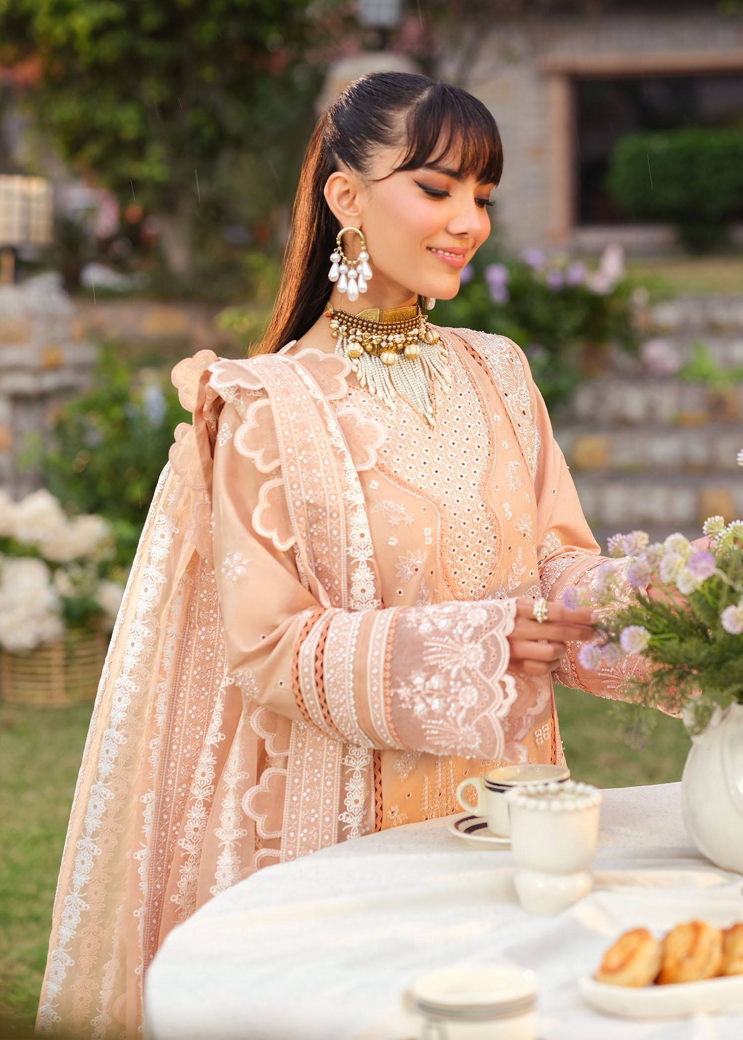 Zarizaa | Echelon Lawn | LUMITON