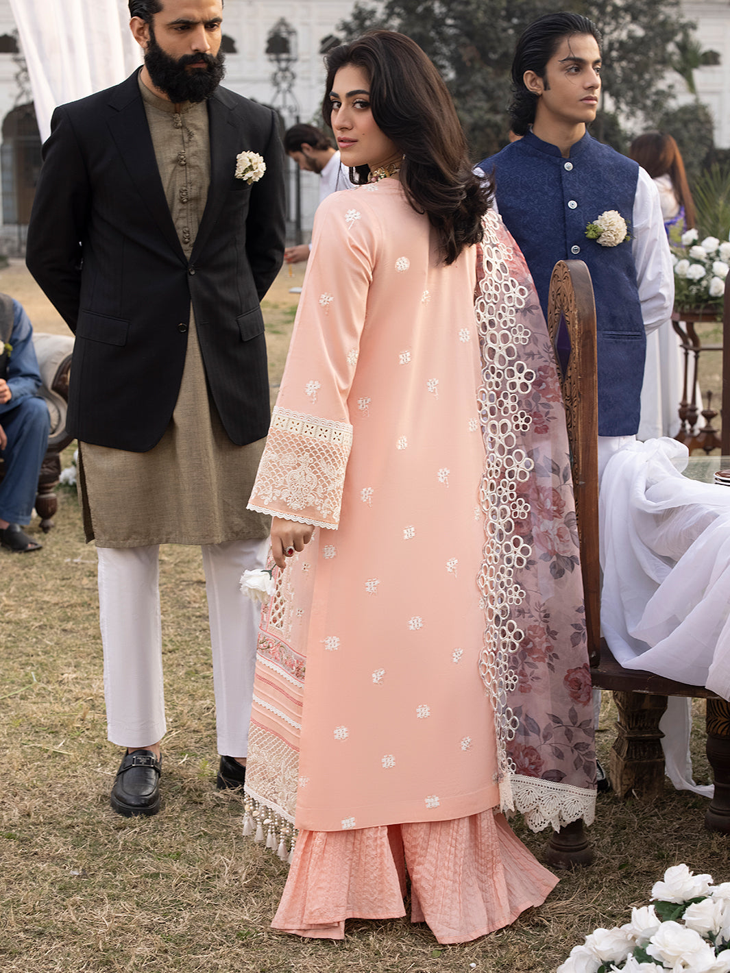 Mahnur | Mahrukh Luxury Lawn 24 | DAISY