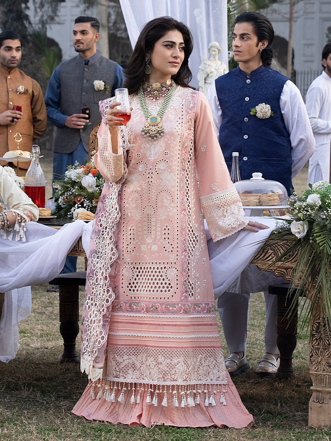 Mahnur | Mahrukh Luxury Lawn 24 | DAISY