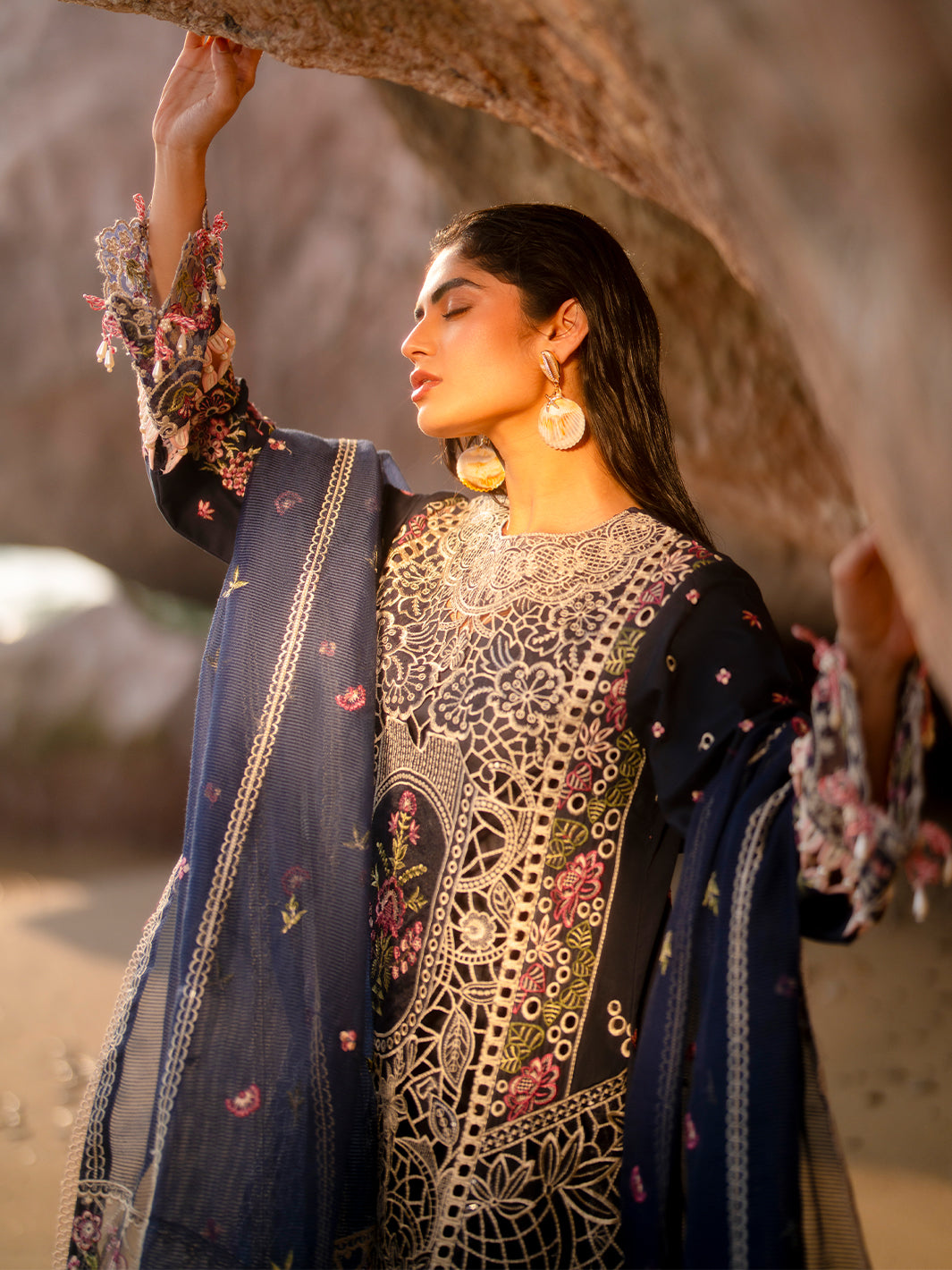 Mahnur | Sirena Luxury Lawn 25 | Derya