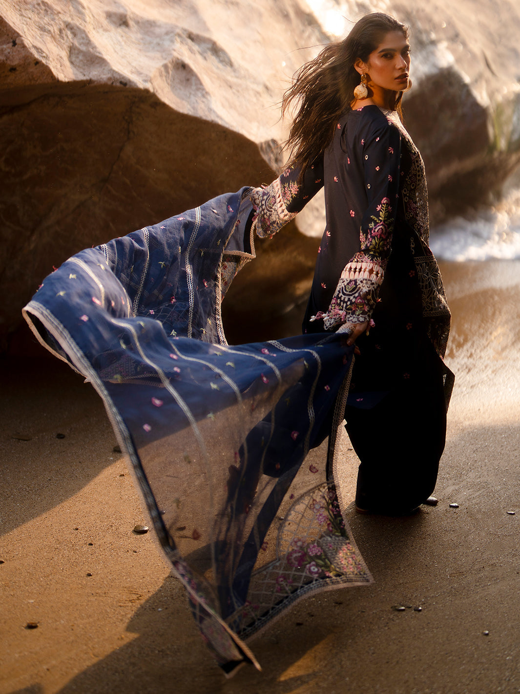 Mahnur | Sirena Luxury Lawn 25 | Derya