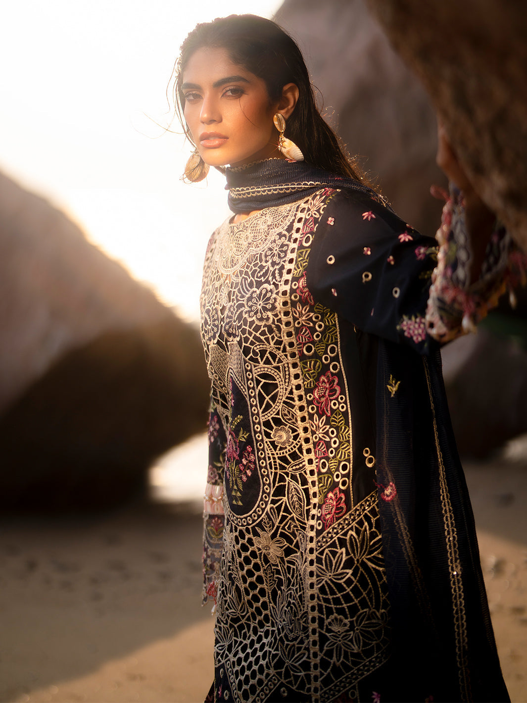 Mahnur | Sirena Luxury Lawn 25 | Derya