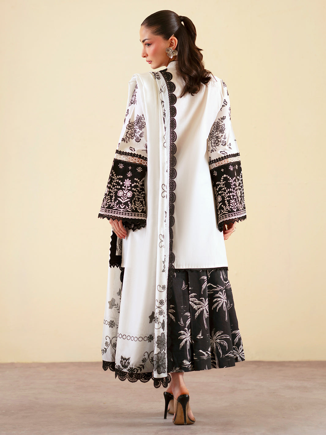 Mahnur | Ember Lawn 26 | EM-005