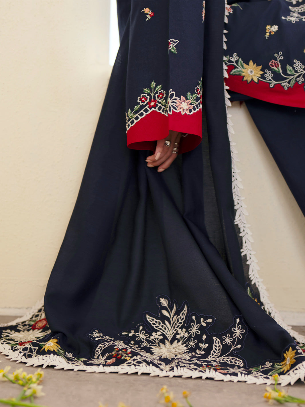 Mahnur | Ember Lawn 26 | EM-010