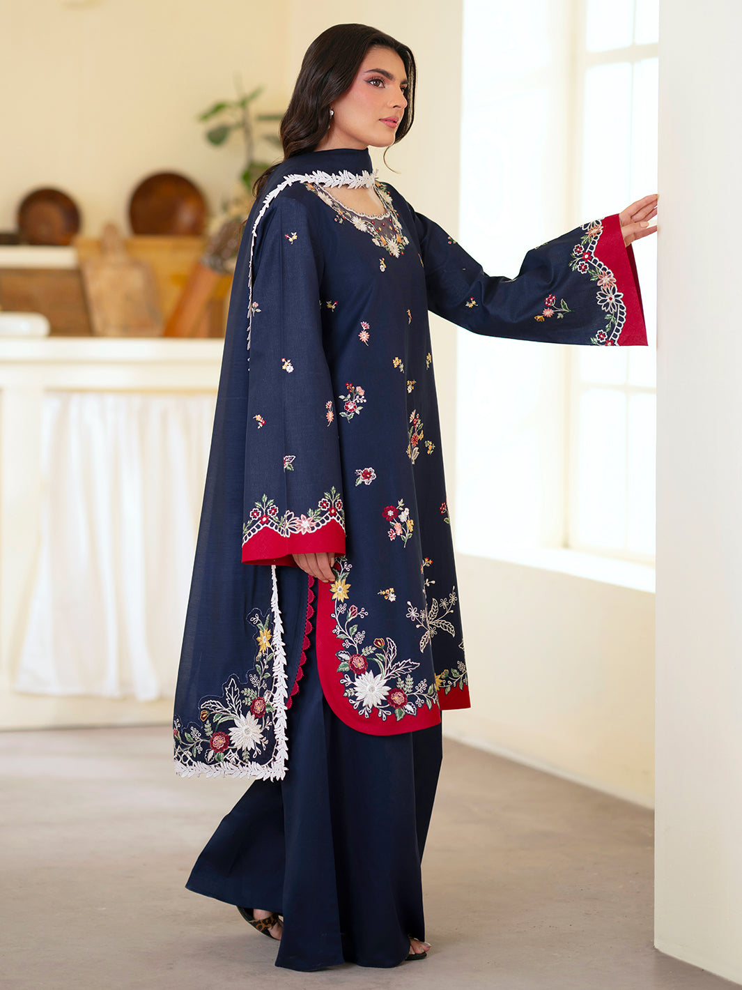 Mahnur | Ember Lawn 26 | EM-010