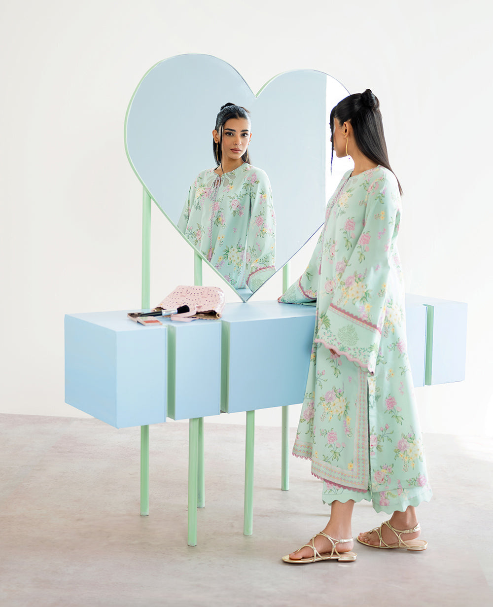 Republic Womenswear | Essentials 25 | ES-185