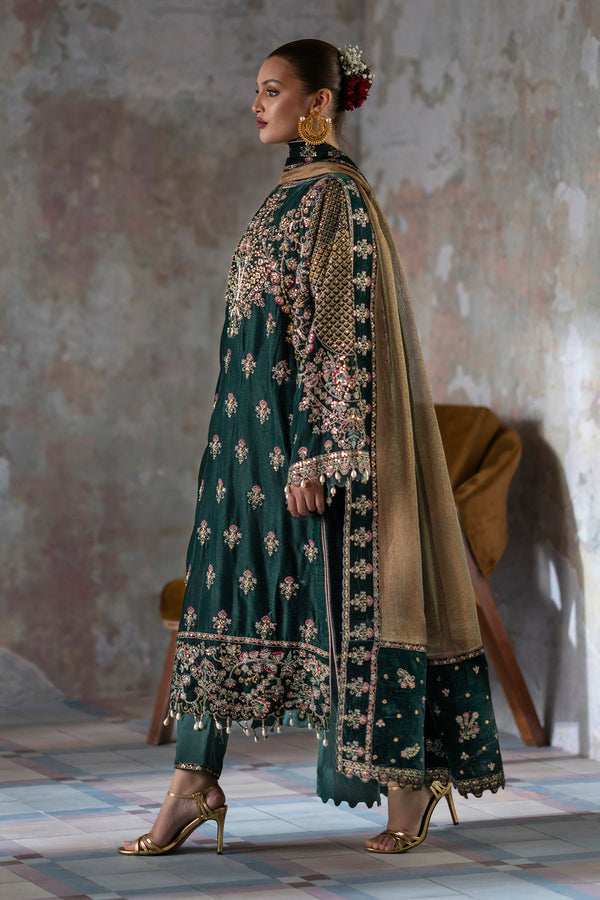 Emaan Adeel | Saanjh Velvet Collection 24 | Nisha