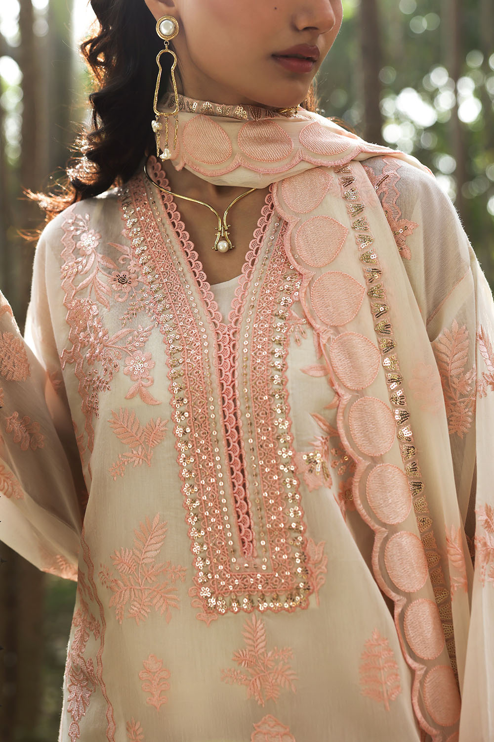 Gul Ahmed | Luxury Lawn 26 | LE-62002