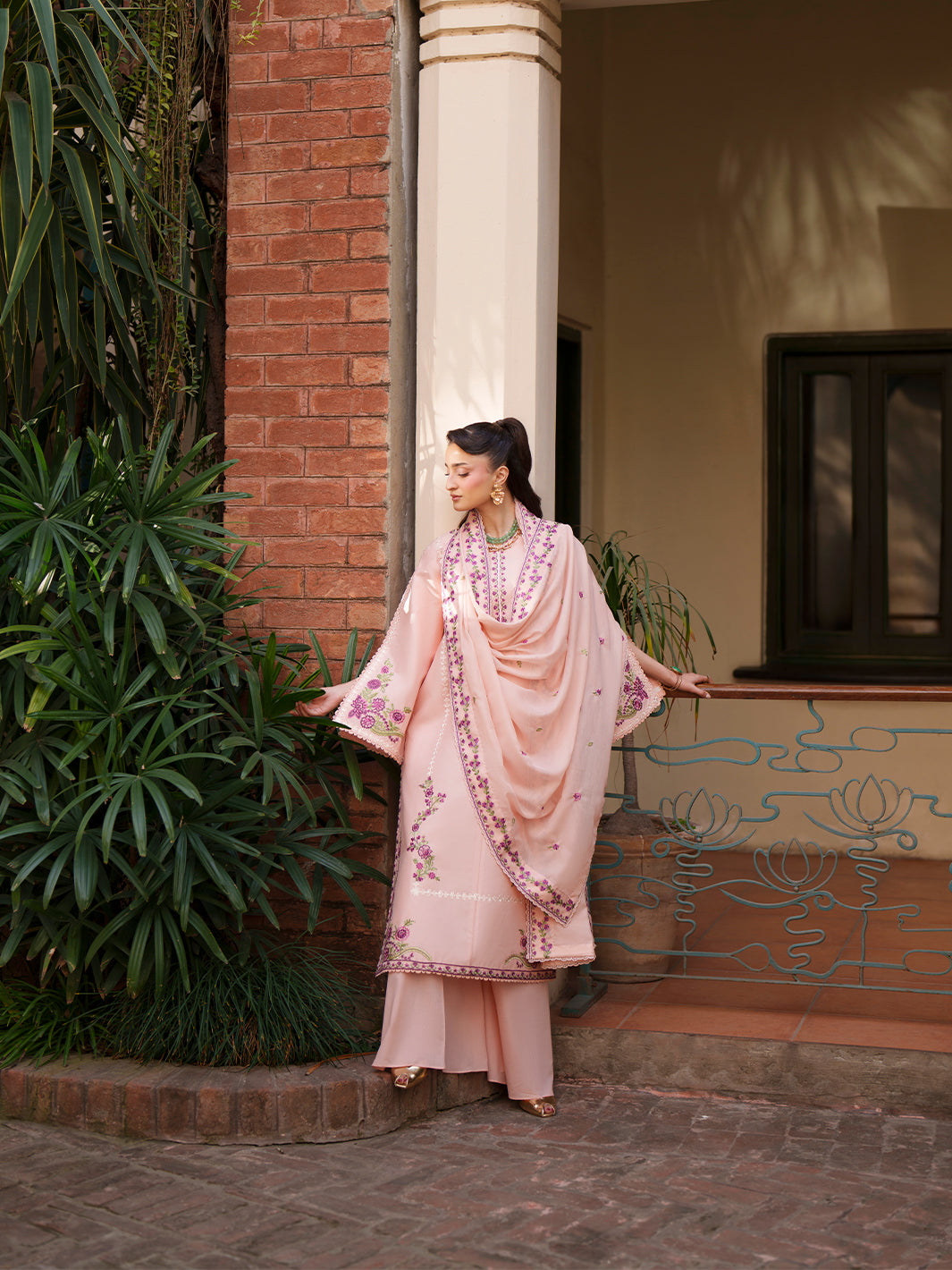 Mahnur | Fiona Lawn 26 | F-01