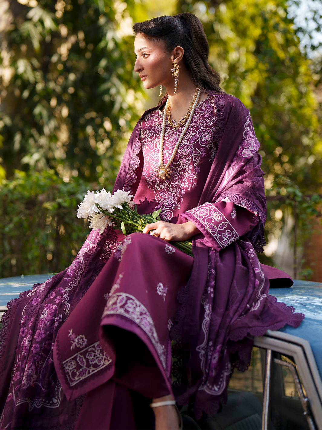 Mahnur | Fiona Lawn 26 | F-10