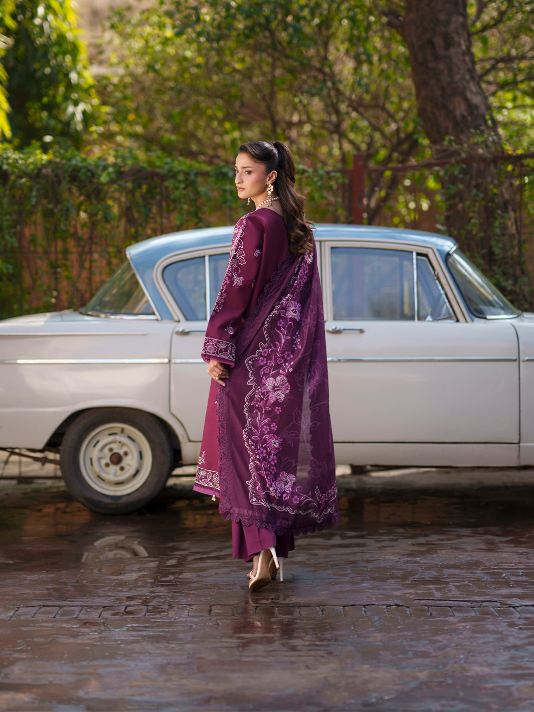 Mahnur | Fiona Lawn 26 | F-10
