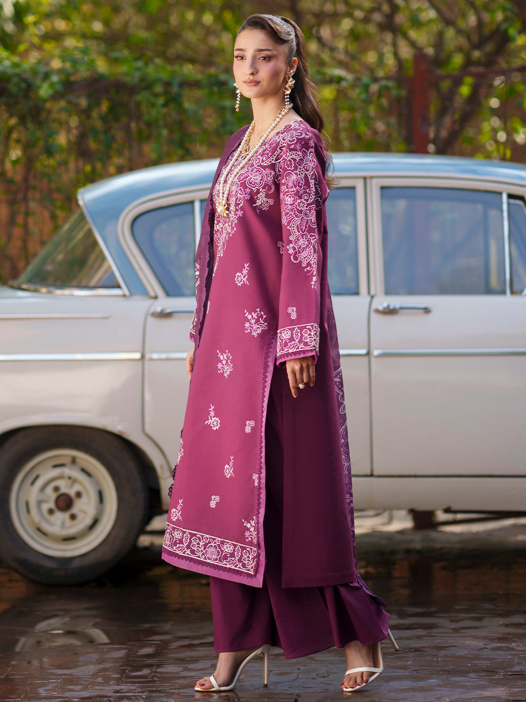 Mahnur | Fiona Lawn 26 | F-10