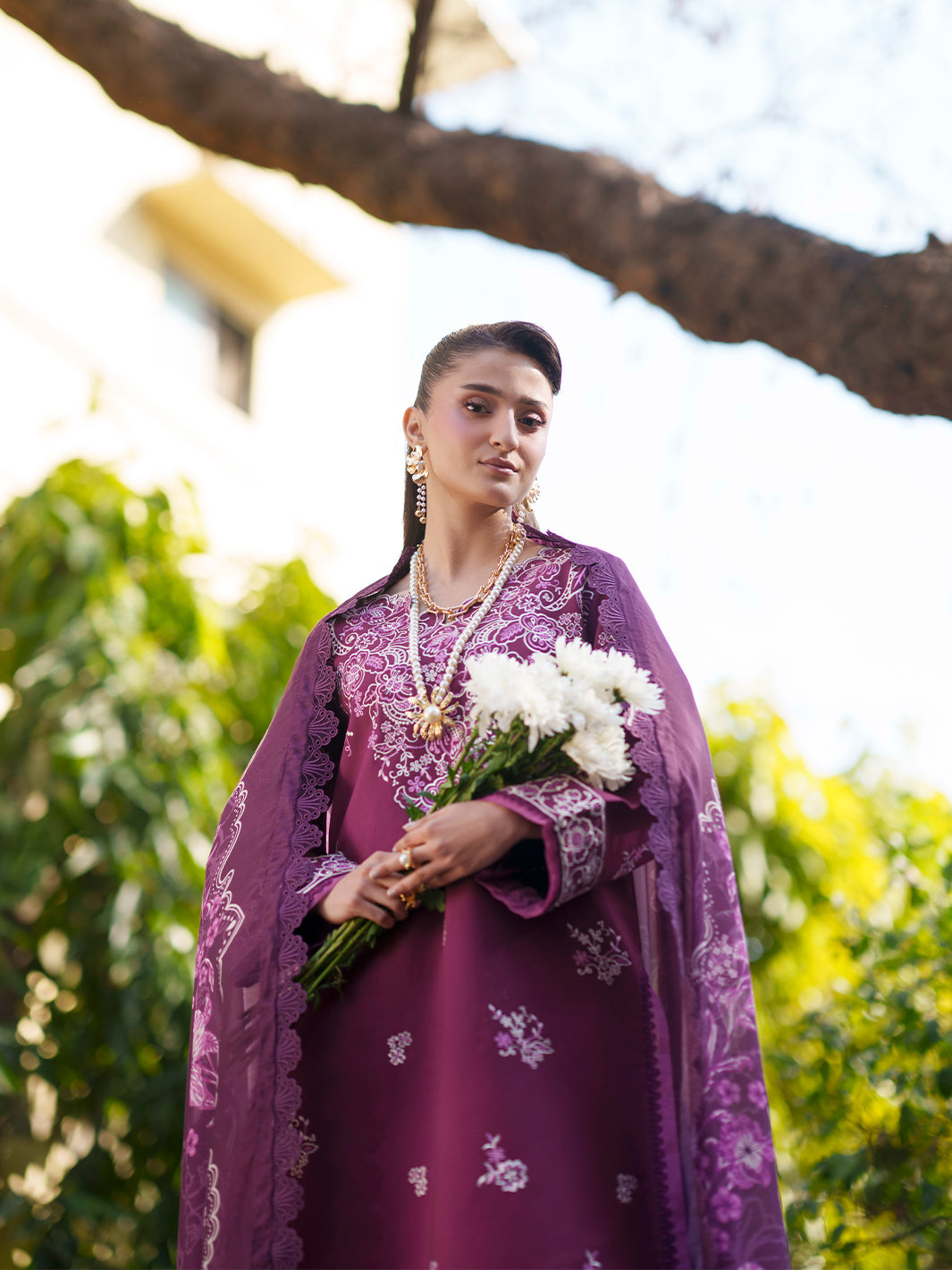 Mahnur | Fiona Lawn 26 | F-10