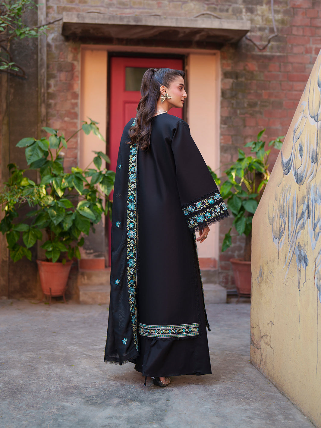 Mahnur | Fiona Lawn 26 | F-11