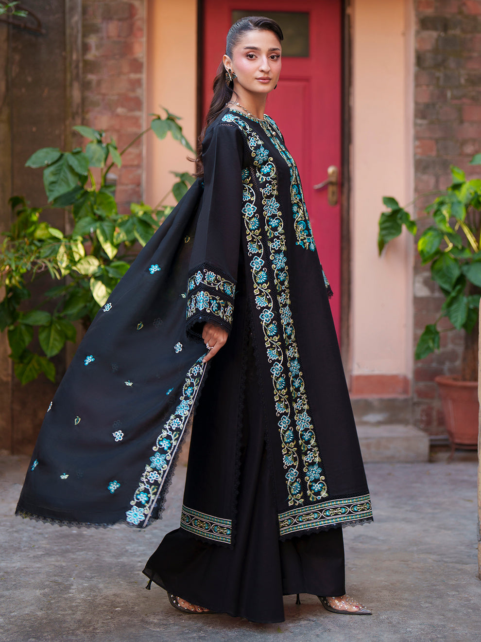 Mahnur | Fiona Lawn 26 | F-11