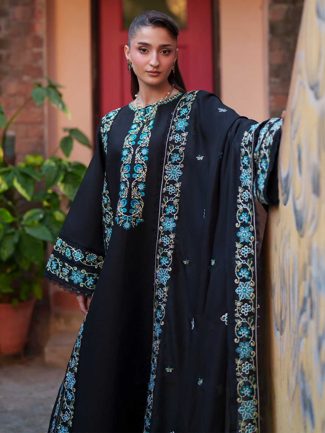 Mahnur | Fiona Lawn 26 | F-11