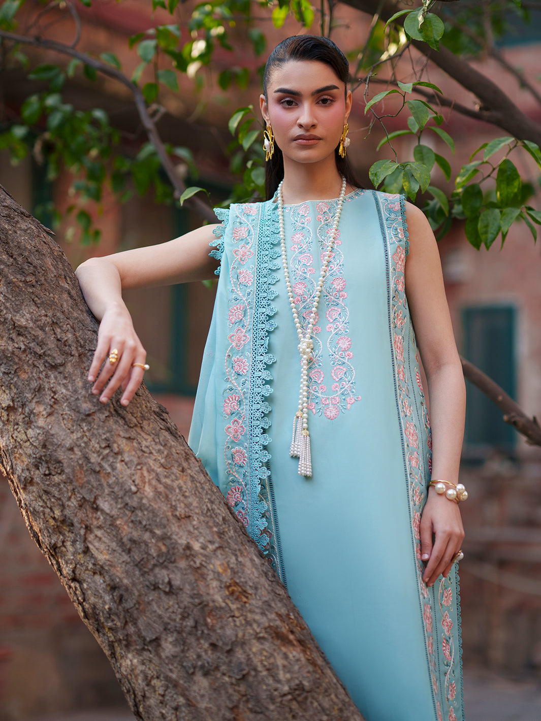 Mahnur | Fiona Lawn 26 | F-12