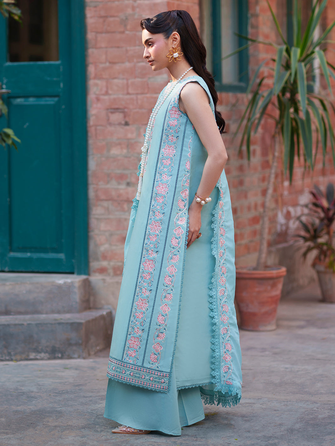 Mahnur | Fiona Lawn 26 | F-12