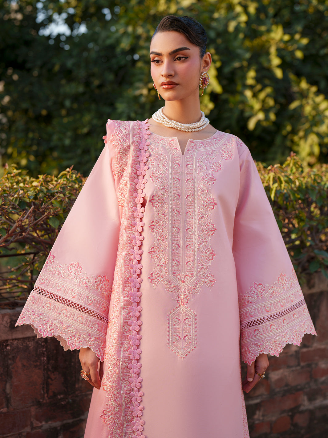 Mahnur | Fiona Lawn 26 | F-13