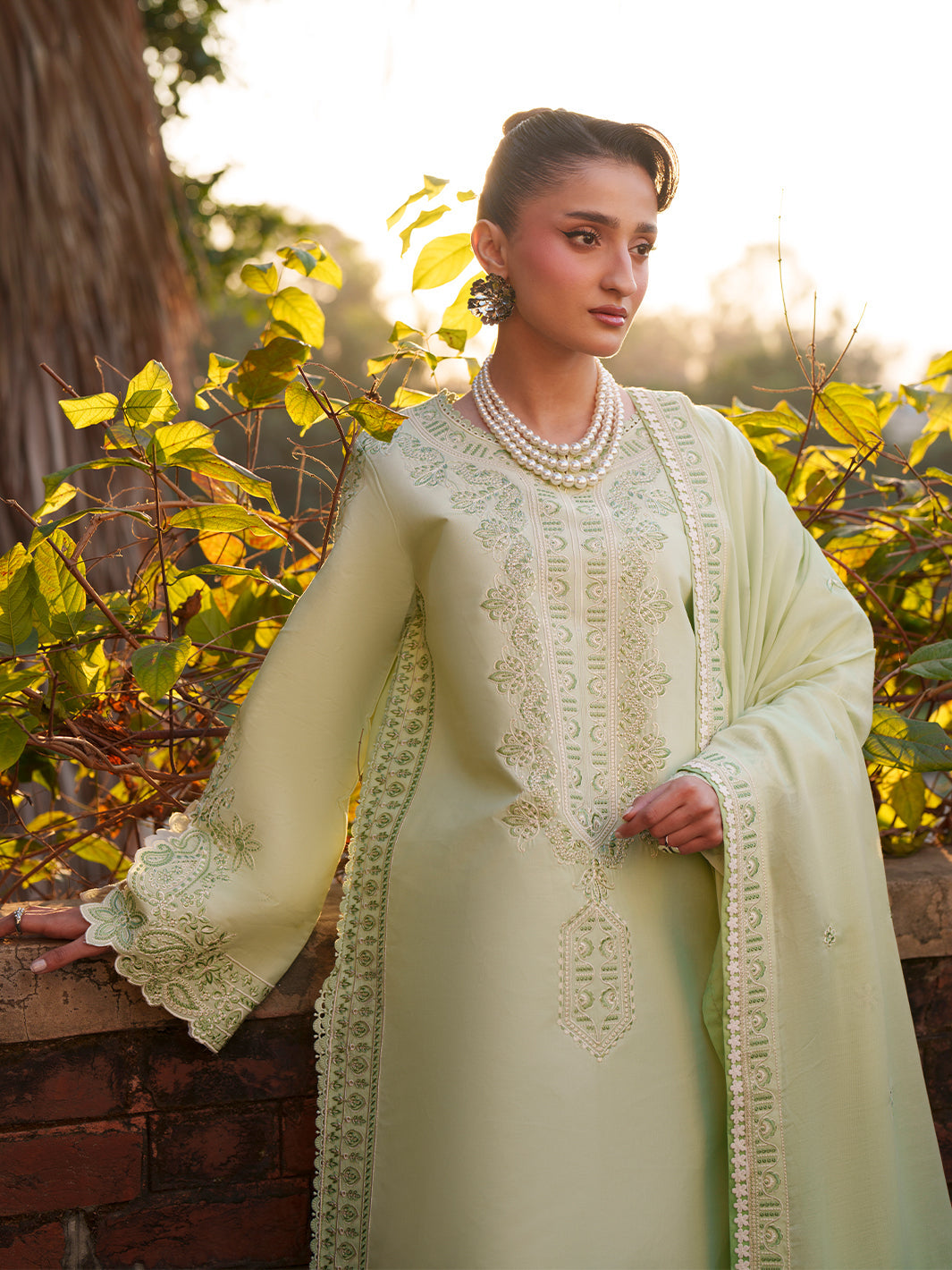 Mahnur | Fiona Lawn 26 | F-14