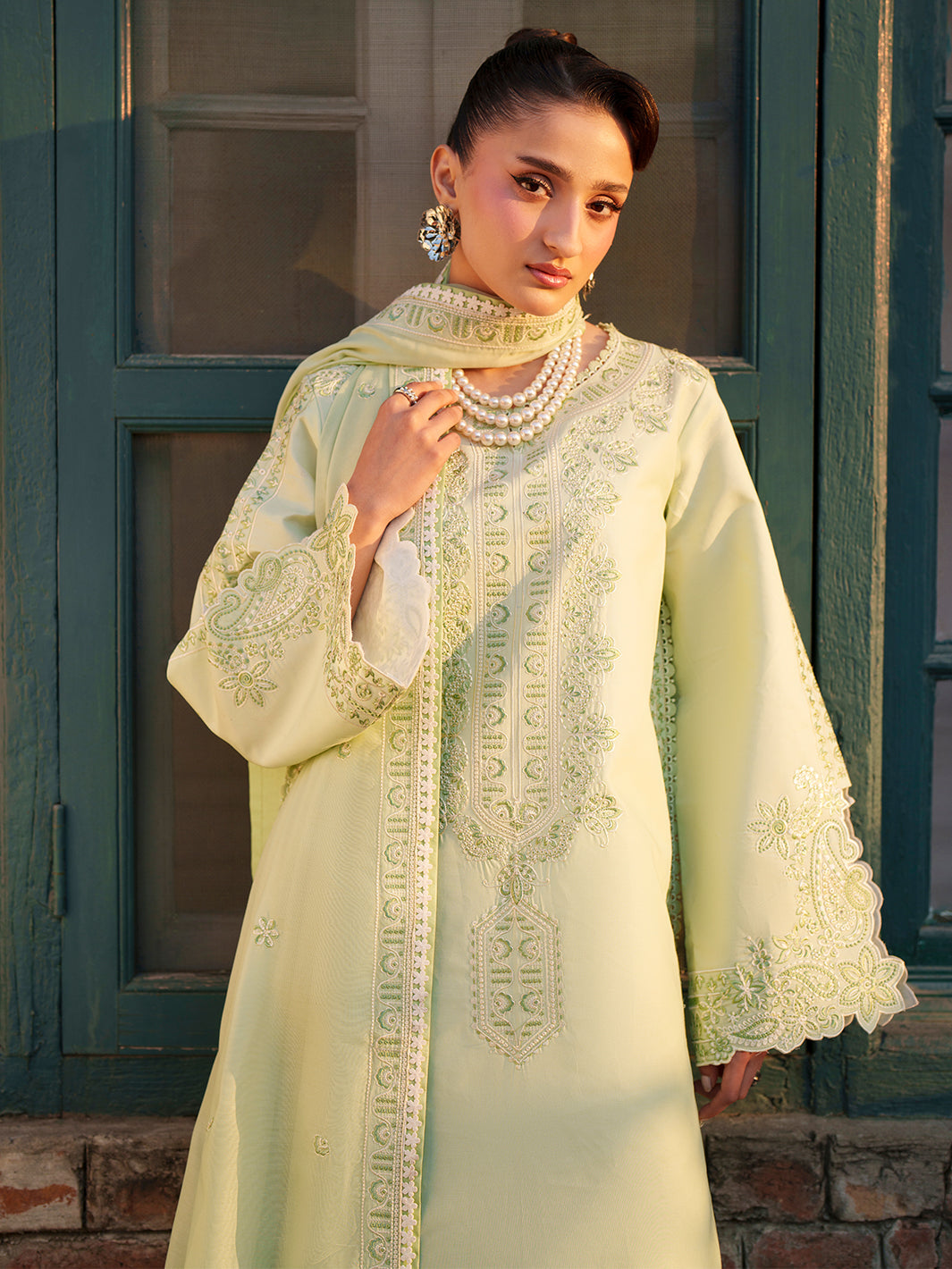 Mahnur | Fiona Lawn 26 | F-14